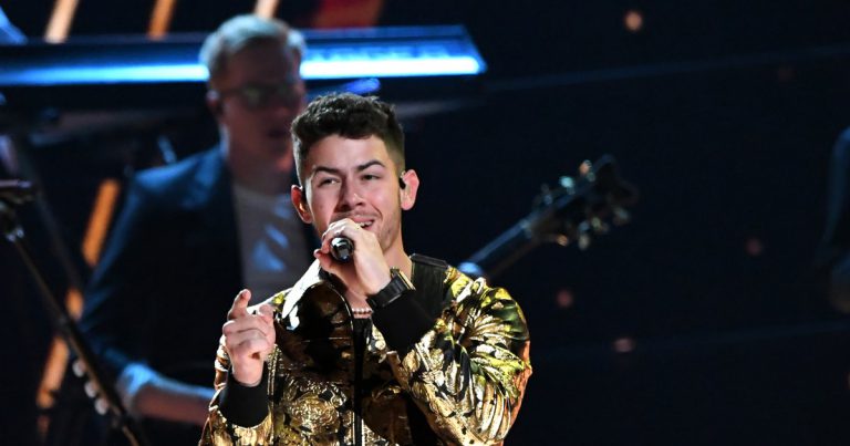 Nick Jonas performs at Grammys with ‘spinach’ in his teeth and Twitter’s LOLing : ‘My favourite part of whole show’