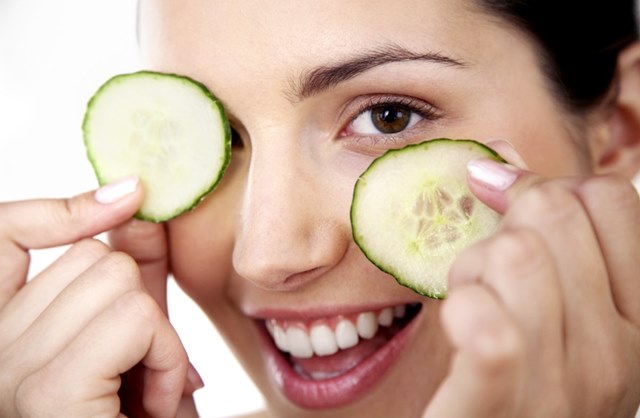 Cucumbers for puffy eyes