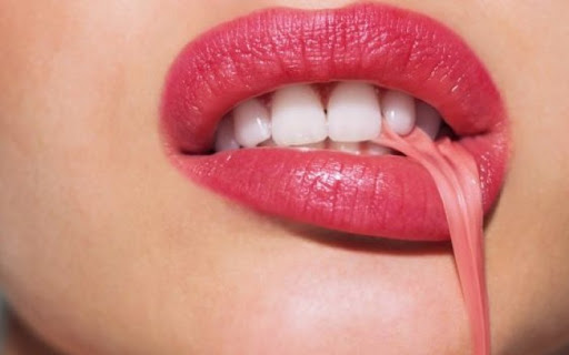 Do you chew gum to lose weight? Well, these 6 cons of chewing gum will pop your bubble