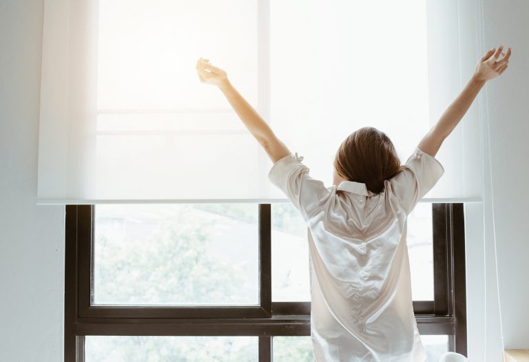 6 ways to conquer your laziness and become a morning person. Witness your transformation from a night owl into an early bird with these 6 easy-breezy hacks and become a morning person.