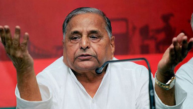 Mulayam Singh Yadav complains of stomach pain, in hospital again.